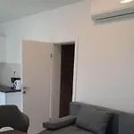 One Bedroom * Vir
