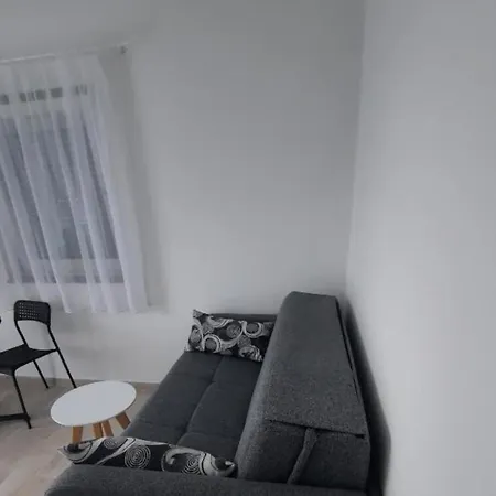 One Bedroom Apartman Vir