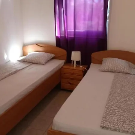 One Bedroom Lägenhet Vir
